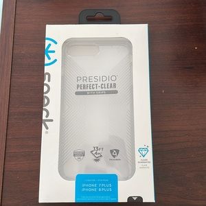 Speck: iPhone 7 Plus/8 Plus clear phone case